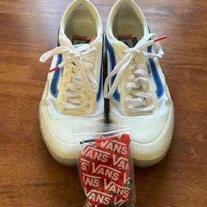 Vans A.V.E white/blue. Red laces for optional style.